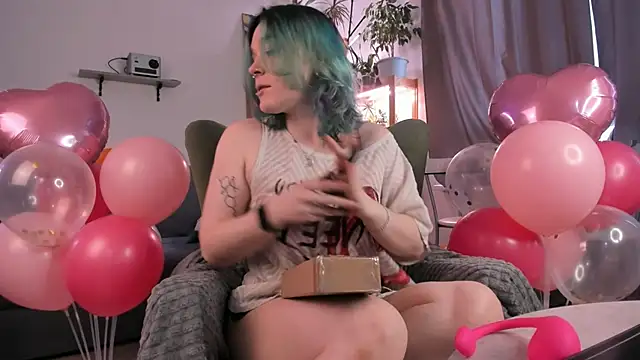 alisahug online show from December 2, 2025, 8:38 am