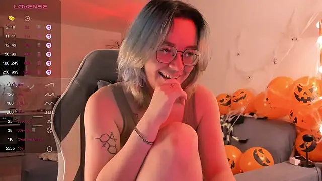 alisahug online show from October 24, 2025, 7:40 am