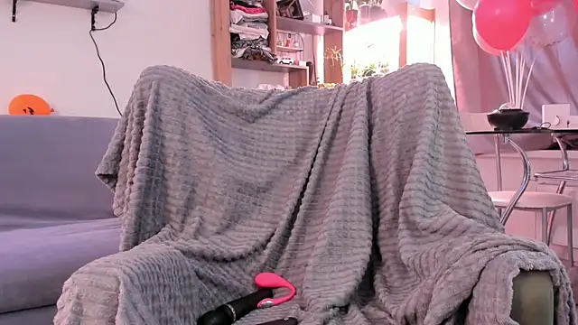 alisahug online show from December 3, 2025, 8:36 am