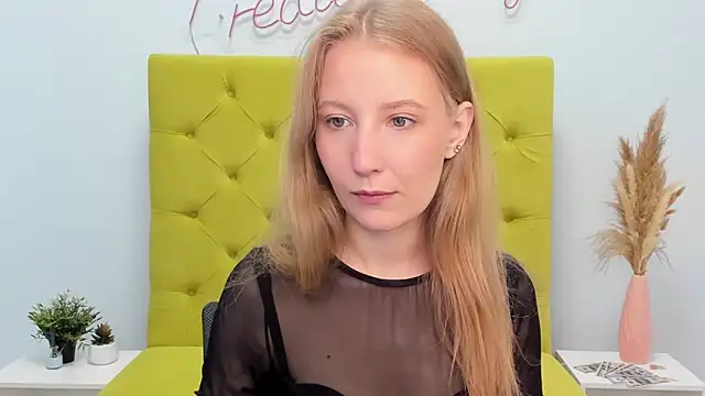 LolaWilsons online show from June 1, 2026, 6:24 am