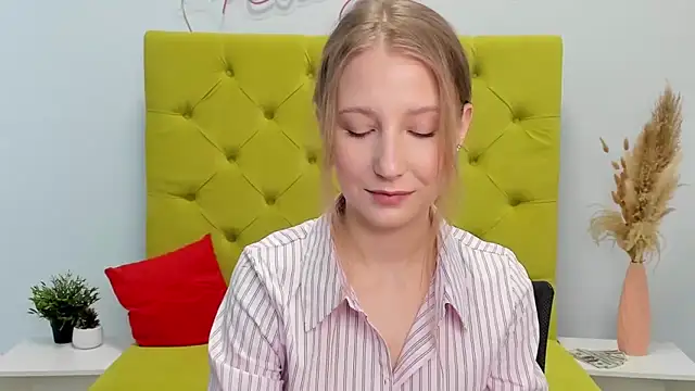 LolaWilsons online show from February 25, 2026, 7:19 am