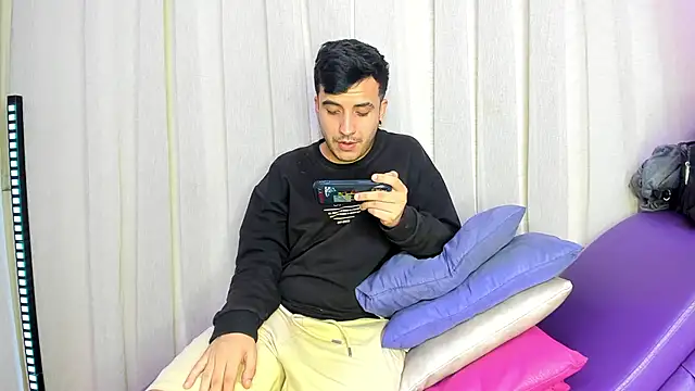 SlimLoves online show from February 8, 2026, 7:06 am