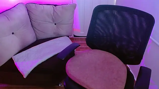 Snapshot of milfrousse chatting on February 27, 2026, 10:31 pm milfrousse online show from February 27, 2026, 10:31 pm