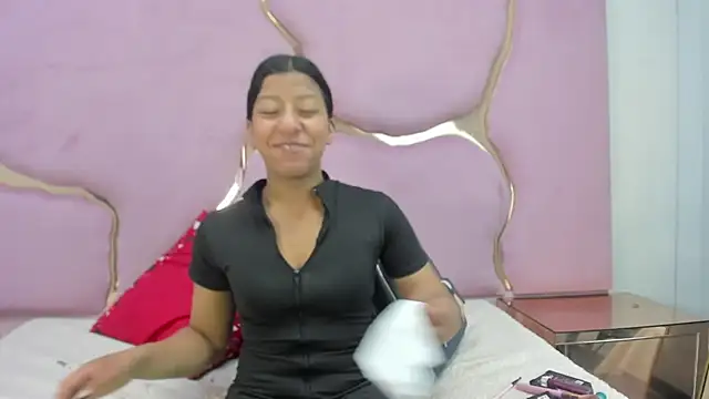 VaneLin18 online show from November 4, 2025, 9:07 pm