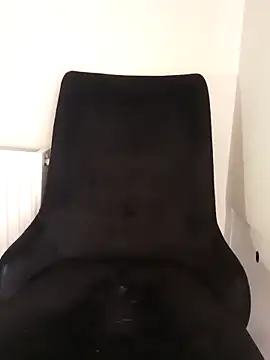 khaaleesiii online show from April 18, 2026, 11:45 am