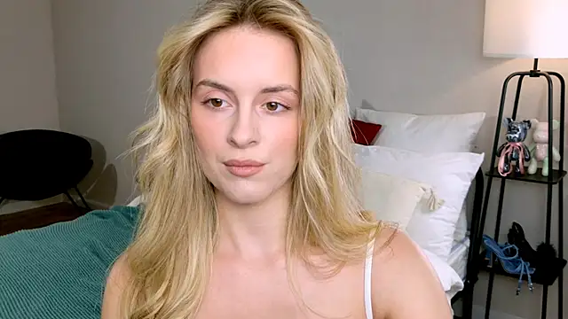 RozzitaBedberry online show from October 22, 2025, 1:10 pm