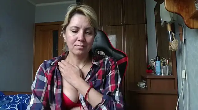 IrinaB1 online show from March 13, 2025, 1:50 pm