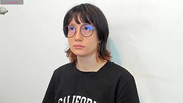 lizzy davis 1 online show from February 25, 2026, 3:51 am