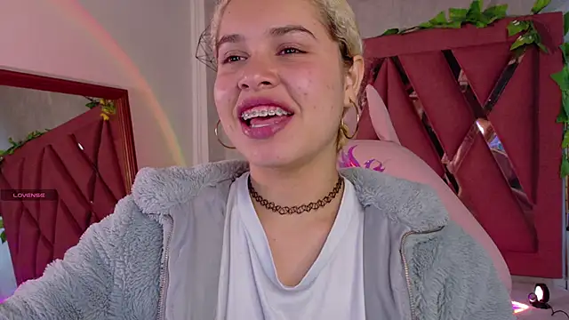 Snapshot of Haelycute chatting on November 16, 2025, 11:59 am Haelycute online show from November 16, 2025, 11:59 am