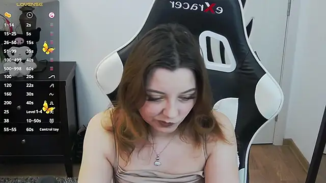 Snapshot of pretty_little_thing chatting on April 25, 2026, 5:21 pm pretty little thing online show from April 25, 2026, 5:21 pm
