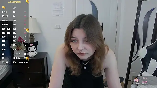 Snapshot of pretty_little_thing chatting on May 10, 2026, 8:00 pm pretty little thing online show from May 10, 2026, 8:00 pm