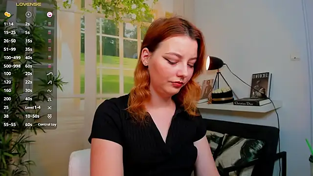 Snapshot of pretty_little_thing chatting on November 10, 2025, 12:32 pm pretty little thing online show from November 10, 2025, 12:32 pm