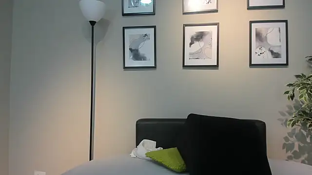 Snapshot of HannaBrave chatting on February 11, 2026, 7:25 pm HannaBrave online show from February 11, 2026, 7:25 pm