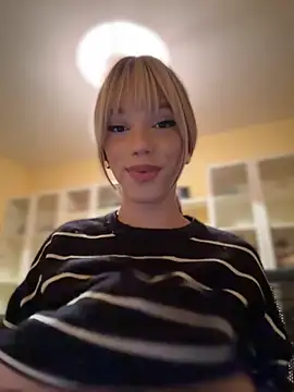 Snapshot of Carlita_cute chatting on February 2, 2026, 11:04 pm Carlita cute online show from February 2, 2026, 11:04 pm