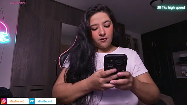 Snapshot of Steph_moon_ chatting on March 19, 2026, 6:08 pm Steph moon online show from March 19, 2026, 6:08 pm