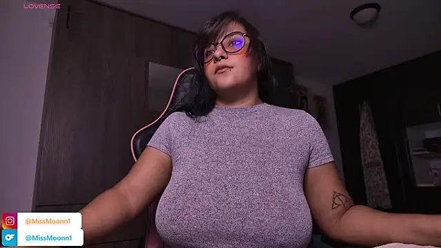 Steph moon  online show from October 8, 2025, 1:51 am