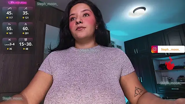 Steph moon  online show from March 6, 2025, 11:09 pm