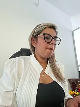 Cata Office-12 online show from November 14, 2025, 5:05 pm