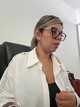 Cata Office-12 online show from November 29, 2025, 4:07 pm