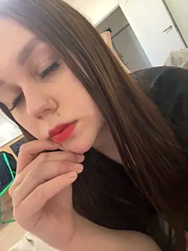 Snapshot of Marylallka5 chatting on October 8, 2025, 6:04 am Marylallka5 online show from October 8, 2025, 6:04 am