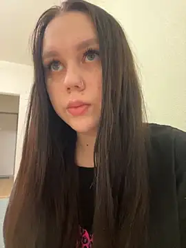 Snapshot of Marylallka5 chatting on November 13, 2025, 5:00 am Marylallka5 online show from November 13, 2025, 5:00 am