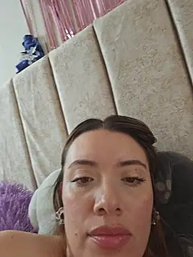 Snapshot of valery_mora chatting on November 12, 2025, 4:11 pm valery mora online show from November 12, 2025, 4:11 pm