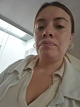 Snapshot of valery_mora chatting on November 27, 2025, 6:30 pm valery mora online show from November 27, 2025, 6:30 pm