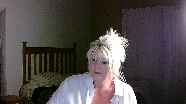 Miahotmilf online show from November 7, 2025, 8:57 pm