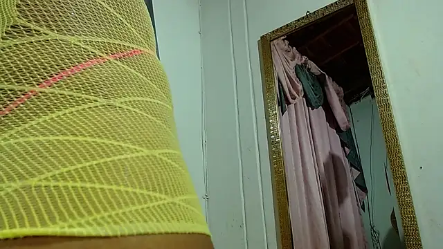 Snapshot of MielSquirt chatting on October 9, 2025, 8:59 am MielSquirt online show from October 9, 2025, 8:59 am