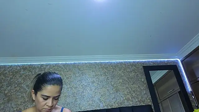 Snapshot of stella_xue chatting on November 19, 2025, 8:42 pm stella xue online show from November 19, 2025, 8:42 pm