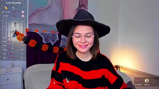 Kelly Cuutie online show from October 28, 2025, 1:17 am