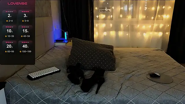 RoxieCrash online show from November 11, 2025, 5:30 pm