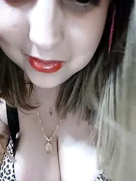 LoNa-daloua online show from February 17, 2026, 10:29 pm