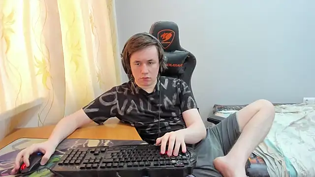 iliaskrislove online show from April 15, 2026, 2:39 am