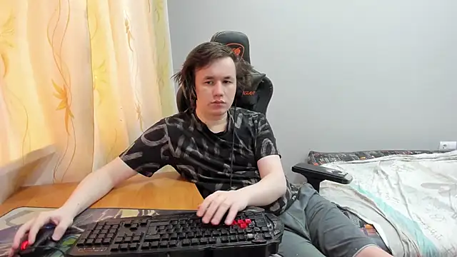 iliaskrislove online show from April 18, 2026, 3:09 am