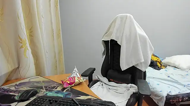 iliaskrislove online show from October 1, 2025, 2:54 pm