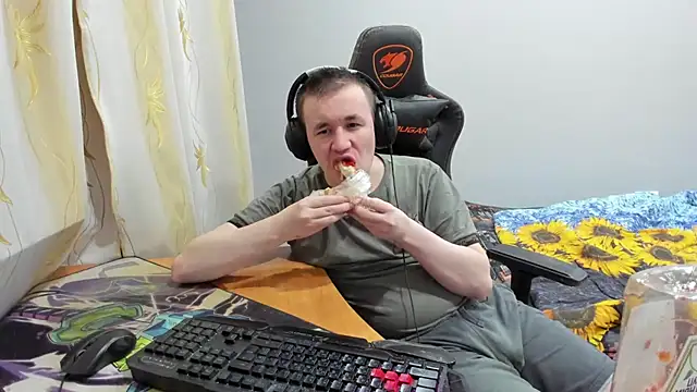 iliaskrislove online show from October 22, 2025, 10:19 pm