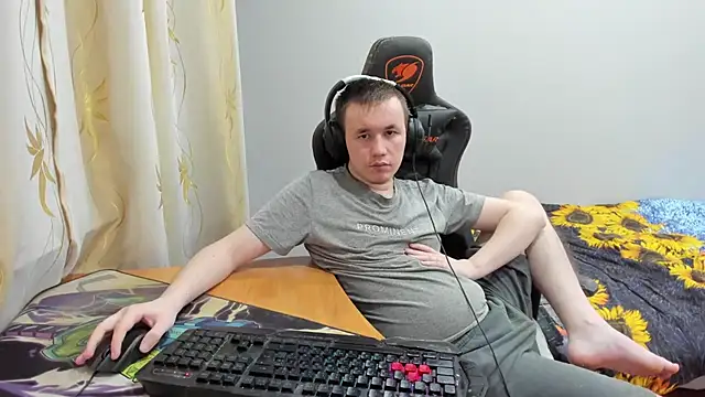 iliaskrislove online show from October 31, 2025, 2:35 pm