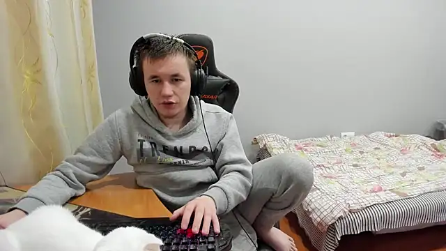 iliaskrislove online show from November 30, 2025, 1:34 pm