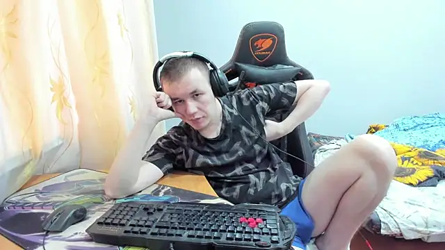 iliaskrislove online show from October 12, 2025, 3:52 am