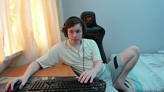 iliaskrislove online show from April 19, 2026, 5:41 am