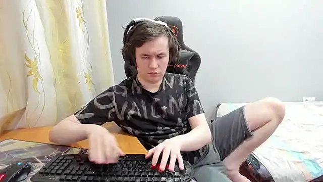 iliaskrislove online show from March 24, 2026, 4:18 pm