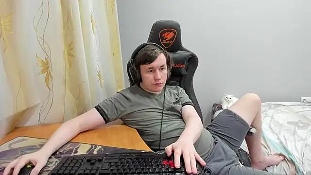 iliaskrislove online show from April 12, 2026, 12:03 am