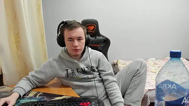 iliaskrislove online show from December 1, 2025, 4:13 am