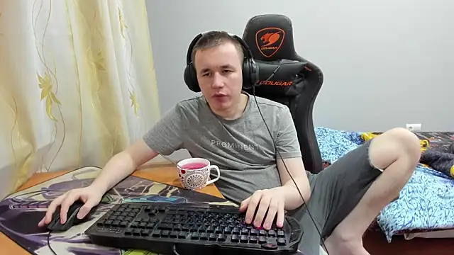 iliaskrislove online show from October 15, 2025, 4:04 pm