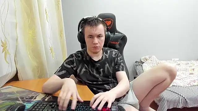 iliaskrislove online show from November 22, 2025, 7:57 pm