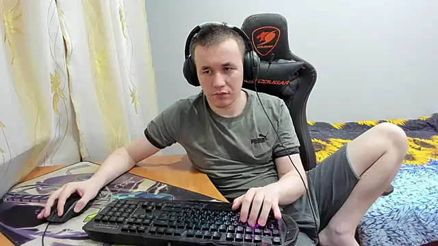 iliaskrislove online show from October 19, 2025, 6:10 pm