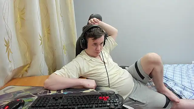 iliaskrislove online show from May 8, 2026, 9:51 pm