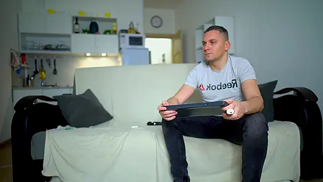 Snapshot of littlesweettifany chatting on November 27, 2025, 12:27 pm littlesweettifany online show from November 27, 2025, 12:27 pm