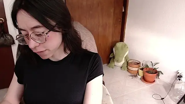 emily pearl  online show from October 15, 2025, 7:33 pm